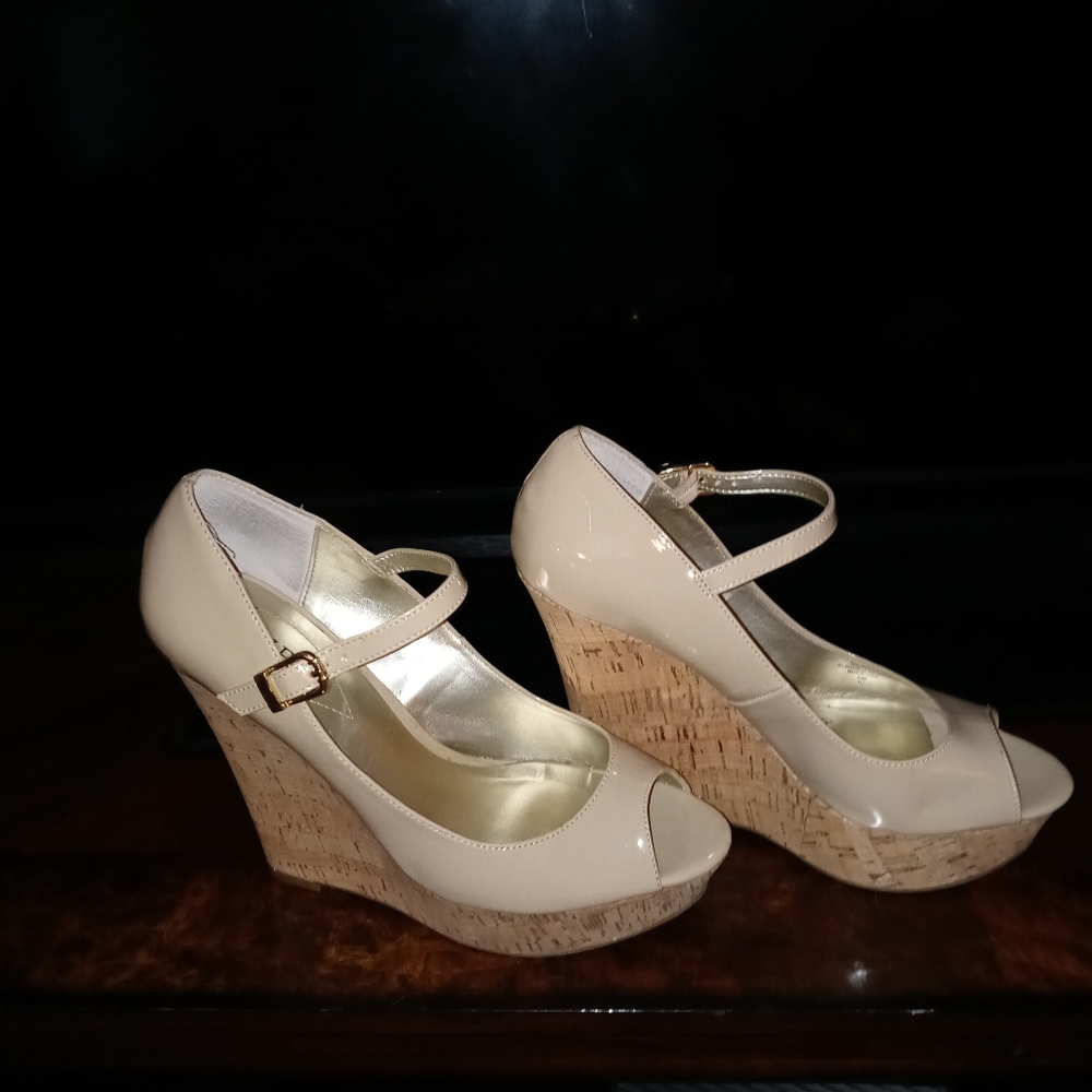 Tan wedge